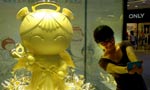 The world's biggest pure gold mascot