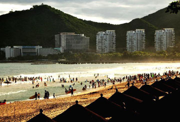 Tourists enjoy themselves in Sanya