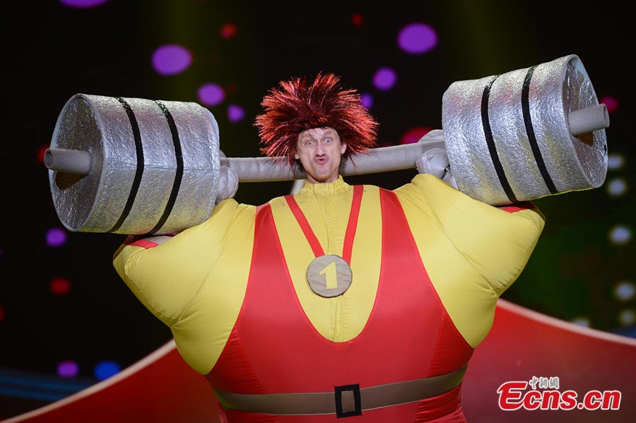 A humor extravaganza finishes recording recently and will be broadcasted on the general channel of China Central Television (CCTV) during upcoming three-day Mid-Autumn Festival holiday. The extravaganza attracts top comedians, humor actors, magic performers and acrobats across the world. (China News Service/Li Xueshi)