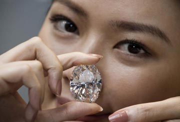 118.28-carat diamond to be auctioned in Hong Kong 