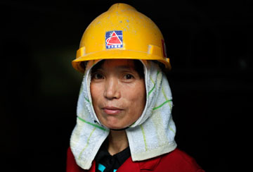 Documentary of Chinese female construction workers' living condition