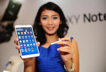 Samsung promotes Galaxy Note 3 smartphone, smartwatch in Indonesia