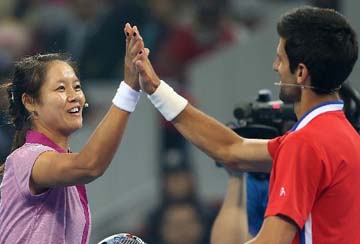 Li Na vs Novak Djokovic in charity match before 2013 China Open