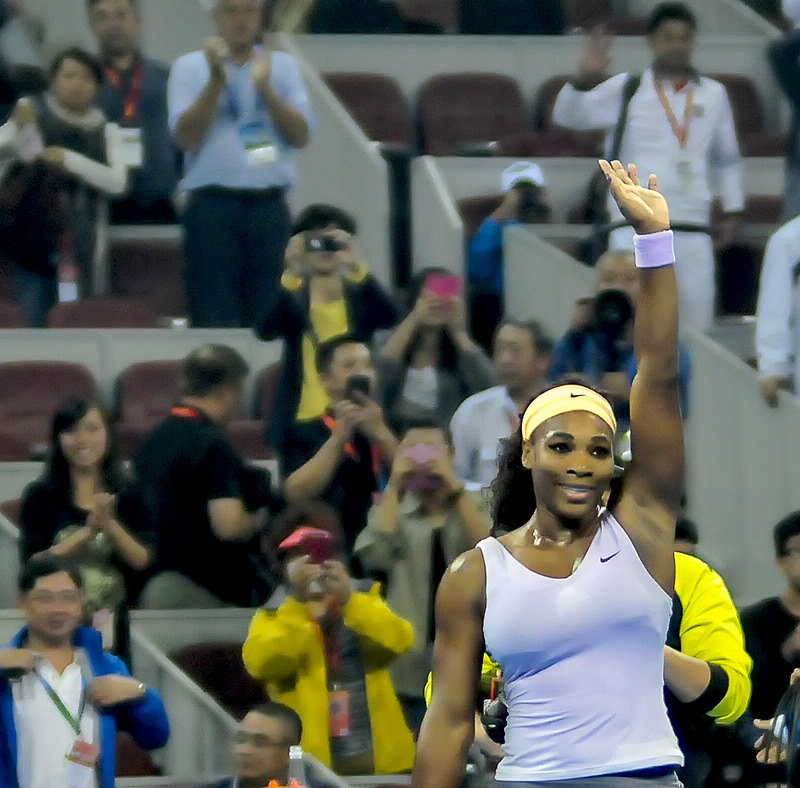 Serena Williams celebrates after winning the game against Agnieszka Radwanska in the China Open semifinals. (Li Zhenyu/People's Daily Online)