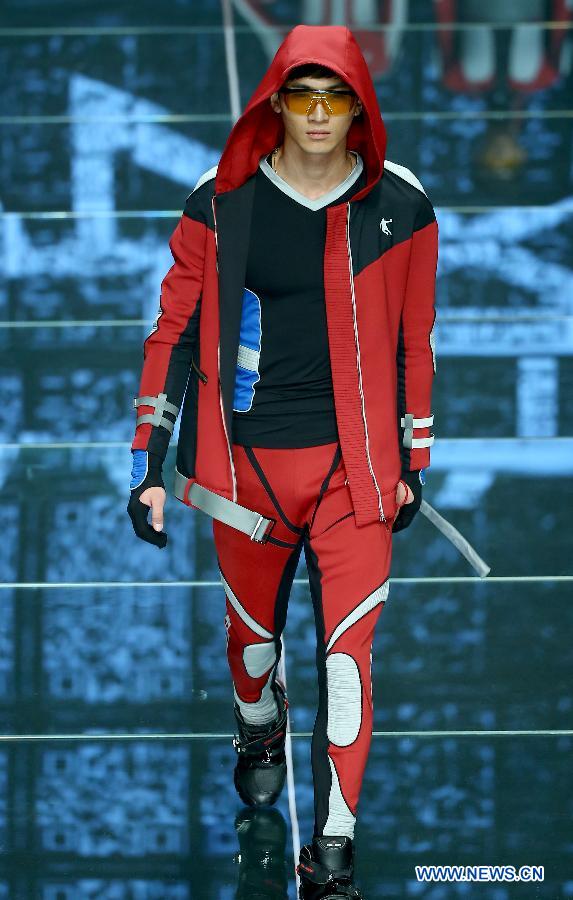A model presents a creation during the 8th China Sports Wear Design Contest Final at the China Fashion Week Spring/Summer 2014 in Beijing, capital of China, Oct. 28, 2013. (Xinhua/Chen Jianli) 
