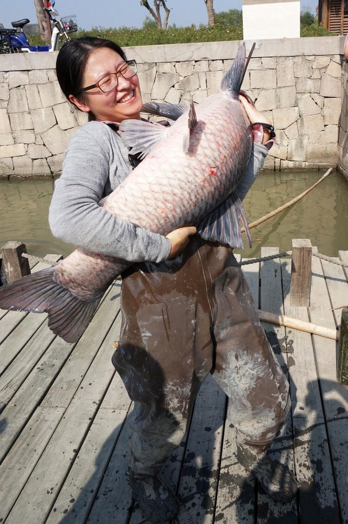 A fishing festival is celebrated in Hangzhou, capital of east China's Zhejiang Province, Nov. 9, 2013.  (Photo source: xinhuanet.com)
