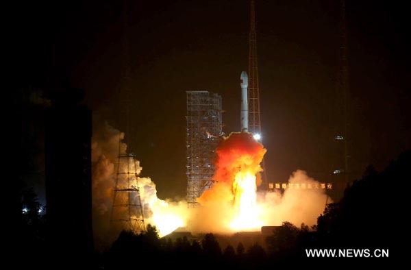 China announces launch of Chang'e-3 lunar probe "successful"