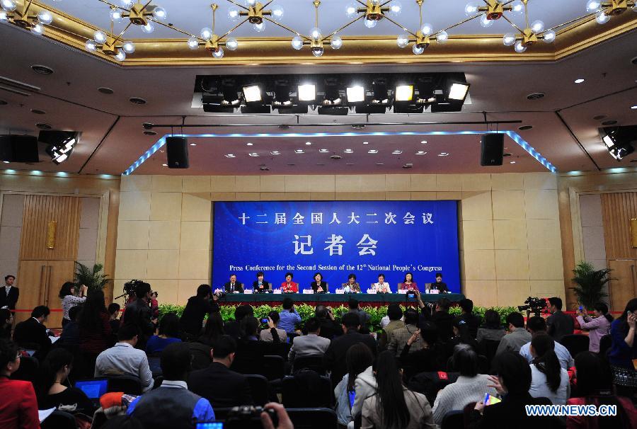 Deputies to NPC give press conference on protection of women's rights