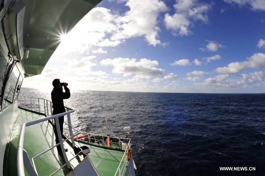 Chinese icebreaker reaches target area for MH370 search