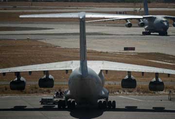 Chinese planes carry on search for MH370 above S. Indian Ocean 