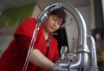 Lanzhou rids pollutants off poisoned tap water in another district