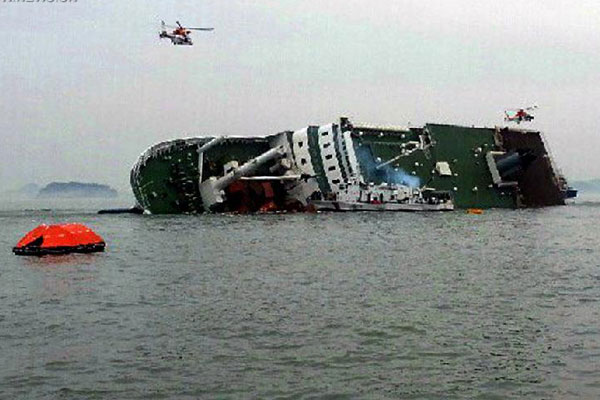 Hundreds still missing in South Korea's ferry sinking