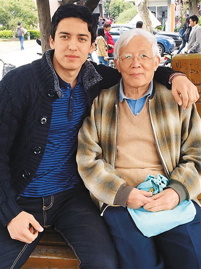 Nazaro and his 'Chinese Dad' (Photo/People's Daily)