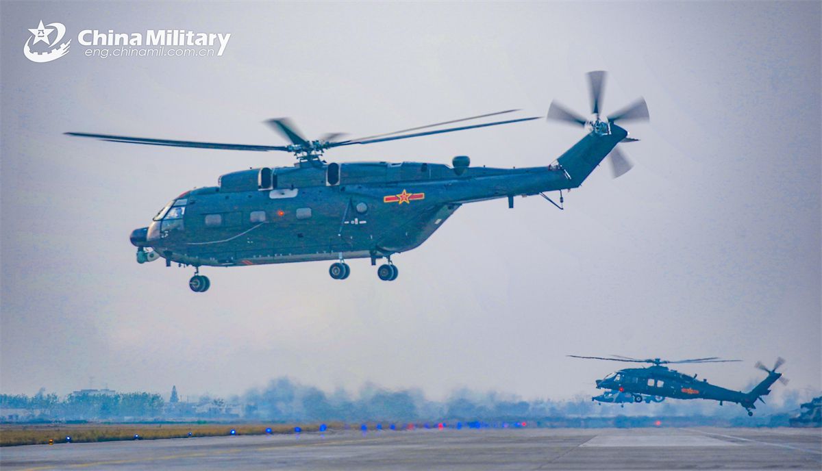 Multi-type army helicopters engage in flight training