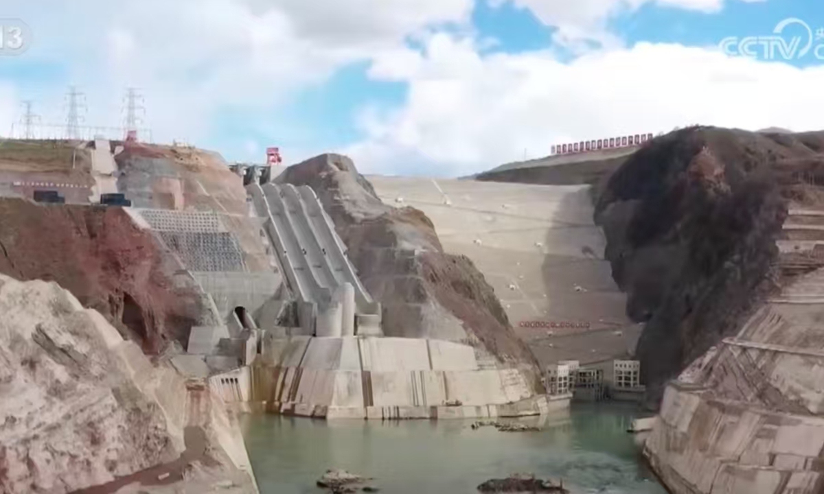 The Maerdang Hydropower Station, situated in Maqen County, Northwest China’s Qinghai Province, at an average altitude of 3,300 meters, boasts a total installed capacity of 2.32 million kilowatts. It comprises four 550,000-kilowatt units and one 120,000-kilowatt unit. As the highest-altitude and largest-capacity hydropower project under construction in the Yellow River basin, all five turbine generators are set to become fully operational on December 31.  Photo: Screenshot from CMG’s report.