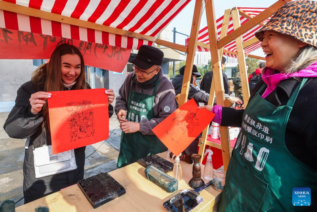 New Year fair opens in Hangzhou, E China