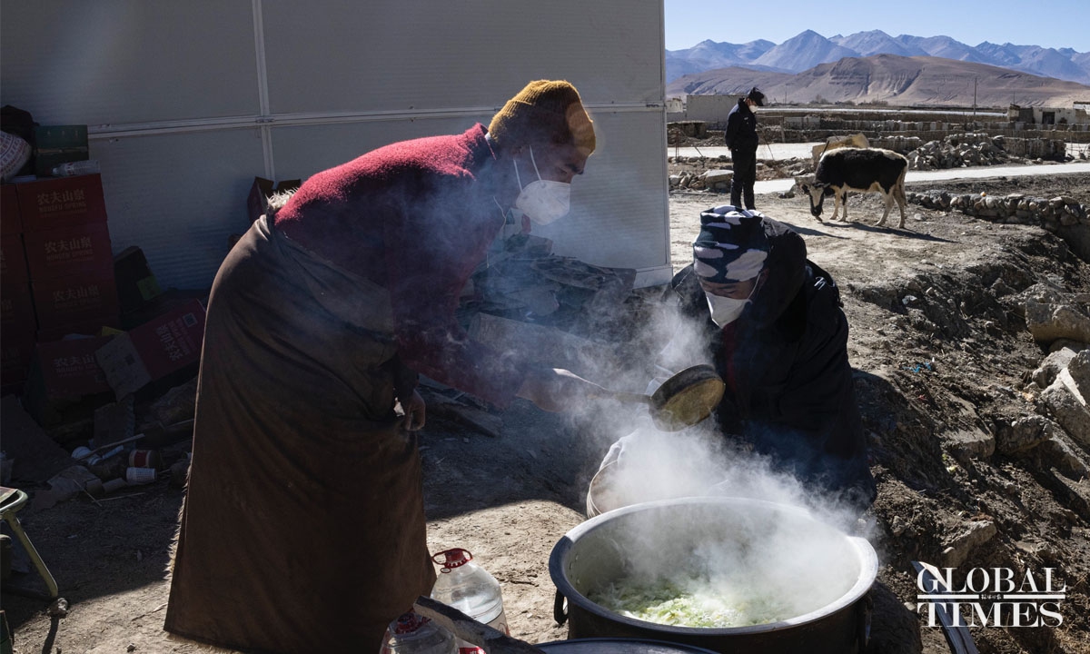 The daily needs of monks and nuns at the resettlement site are fully ensured, with them taking turns to light fires and cook meals each day. Photo: Fan Wei/GT