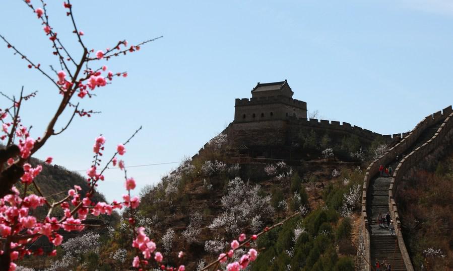 Beijing launches 10 Great Wall tourist routes