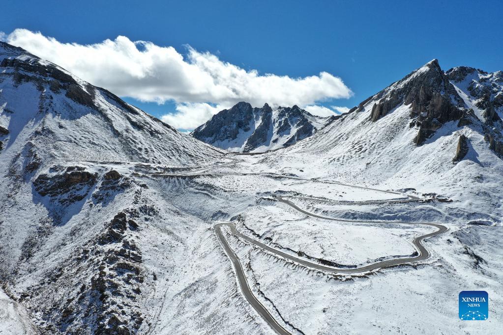 In pics: scenery of snow-covered mountain in Sichuan
