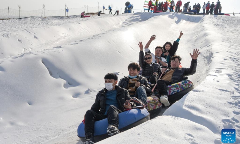 Tourists play on snow tubes at Oynak ski resort in Moyu County, northwest China's Xinjiang Uygur Autonomous Region, Jan. 9, 2022. Located on the southern brim of the Taklimakan Desert, Moyu County barely snows in winter. In order to boost its winter tourism and extend the tourism season, the county built Oynak ski resort by making artificial snow, fueling people's passion for winter sports here. (Photo: Xinhua)