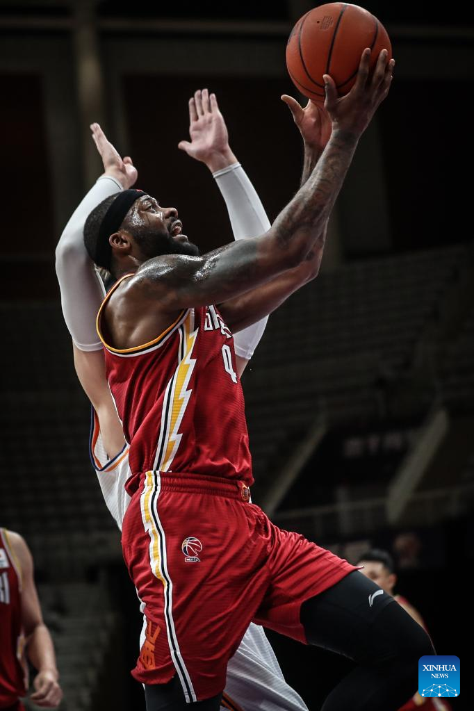 Jonathon Simmons of Liaoning Flying Leopards shoots the ball