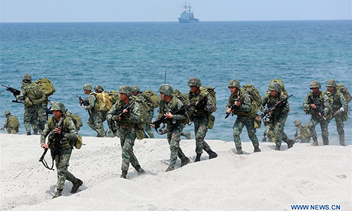 Filipino soldiers participate in the Amphibious Landing training as part of the 2018 Balikatan Exercises between the Philippines and the United States in Zambales Province, the Philippines, on May 9, 2018.(Xinhua/Rouelle Umali) 
