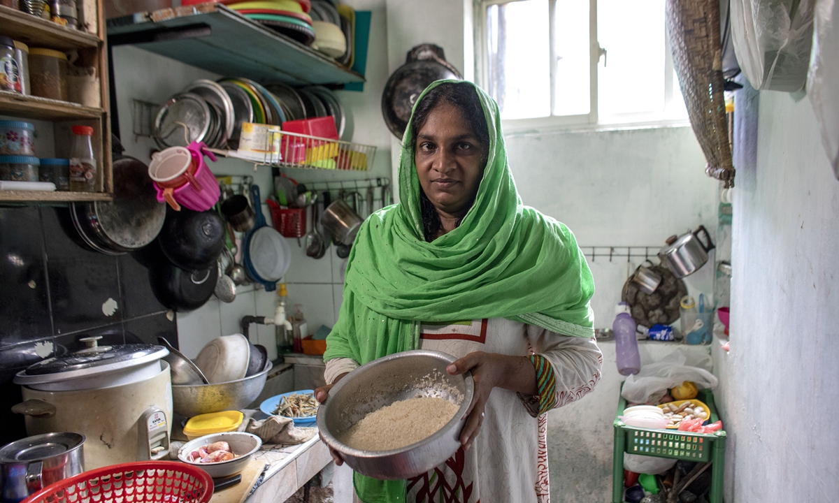 Muniwara Hameed, 39, is a former school meal caterer who has had her life turned upside down in the wake of the economic crisis affecting Sri Lanka. Photo: Courtesy of WFP