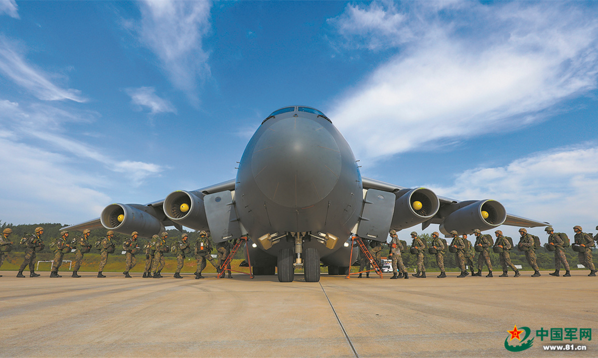 Special operations soldiers assigned to the Thunder Commando of the PLA Air Force airborne troops line up to board the aircraft during a parachuting training exercise in mid-summer, 2022. The exercise, lasting for several days, aims to hone the troops' combat capabilities lasting for several days, aims to hone the troops' combat capabilities in parachuting, long-range penetration and precision strike operations in complex environment. (eng.chinamil.com.cn/Photo by Gu Xixi, Xu Jiawang and Guo Shuai)