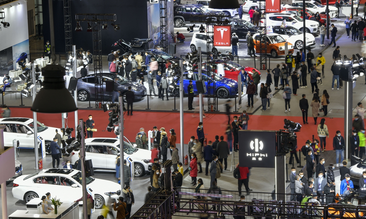 Haikou hosts the new energy vehicle (NEV) show in South China's Hainan Province on Friday. Close to 300 new energy and intelligent connected vehicles are on display at the fair. Officials said China will raise the proportion of NEV sector to 20 percent of total new auto sales by 2025. Photo: cnsphoto