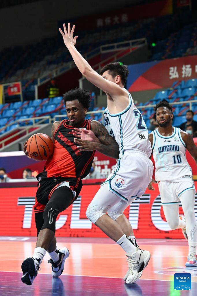 Qingdao, China's Shandong Province. 29th Mar, 2023. Eugene German (R) of Qingdao  Eagles breaks through during the 39th round match between Beijing Ducks and Qingdao  Eagles at 2022-2023 season of the Chinese