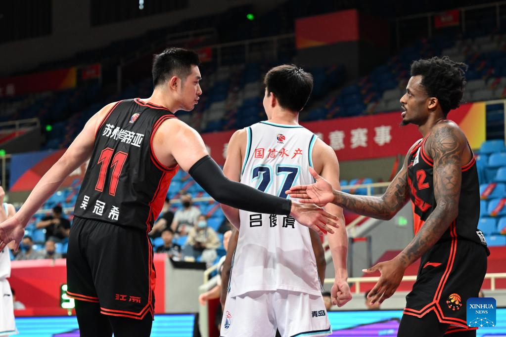 Qingdao, China's Shandong Province. 29th Mar, 2023. Eugene German (R) of Qingdao  Eagles breaks through during the 39th round match between Beijing Ducks and Qingdao  Eagles at 2022-2023 season of the Chinese