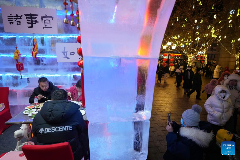 Food fair with ice-made booths becomes popular tourist destination in Harbin, NE China