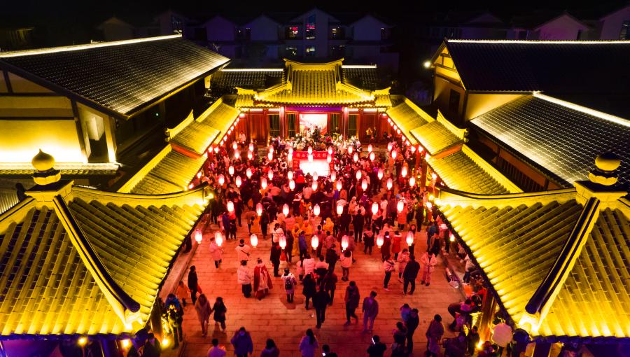 Folk lantern fair held in Jiangxi