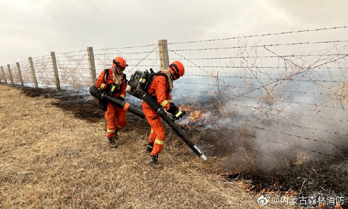 Firefighters put out flames along the China-Mongolia border. Photo: Inner Mongolia forest and grassland fire control