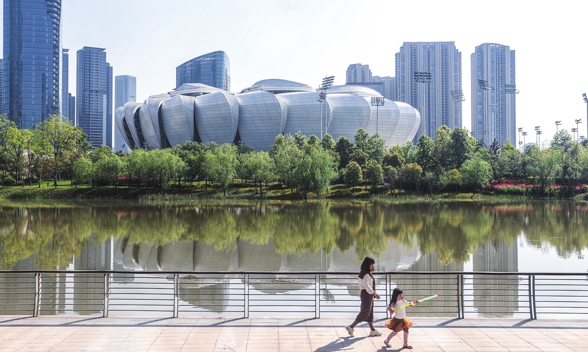 Hangzhou Olympic Sports Centre Tennis Centre, nicknamed “the Small Lotus” in the background Photo: Cui Meng/GT