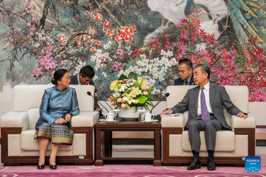 Wang Yi meets officials from Sri Lanka, Laos, Nepal, Vietnam