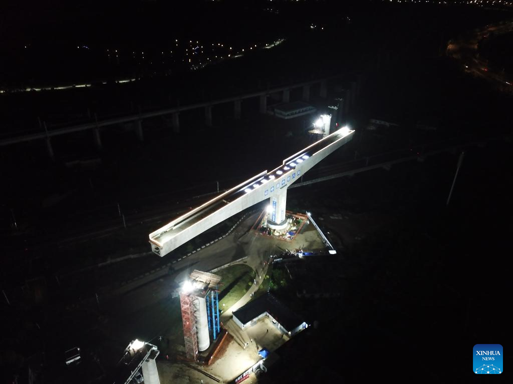 In pics: construction site of swivel bridge along Guiyang-Nanning High-speed Railway in Guizhou