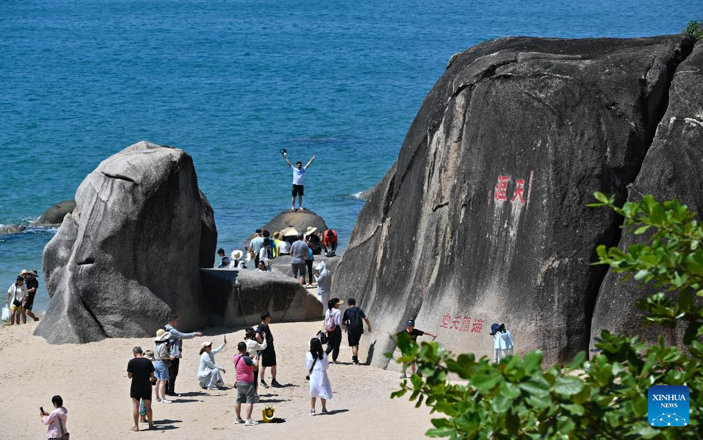 S China's Sanya sees tourism boom during National Day holiday