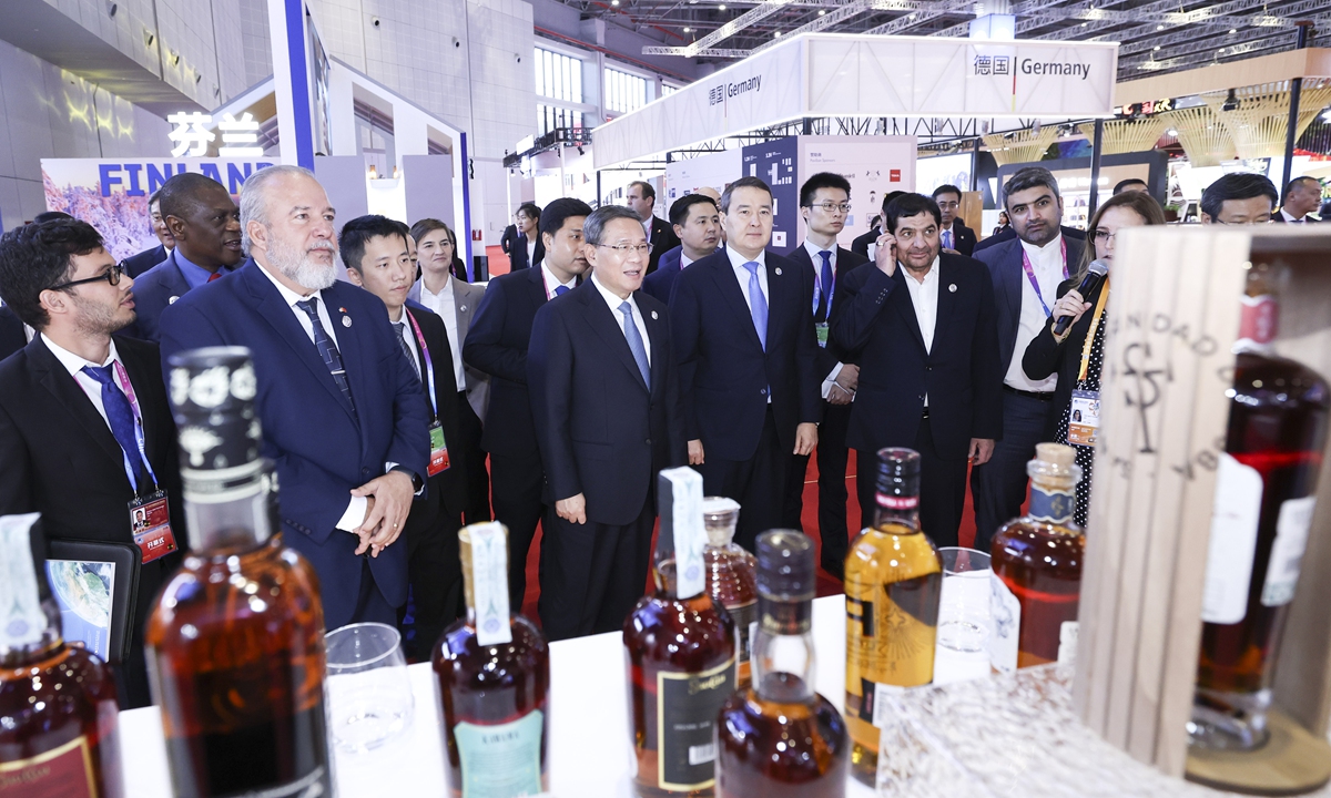 Chinese Premier Li Qiang has a tour with foreign leaders and guests at the China International Import Expo (CIIE) after the opening ceremony of the sixth CIIE and the Hongqiao International Economic Forum on November 5, 2023. Photo: Xinhua