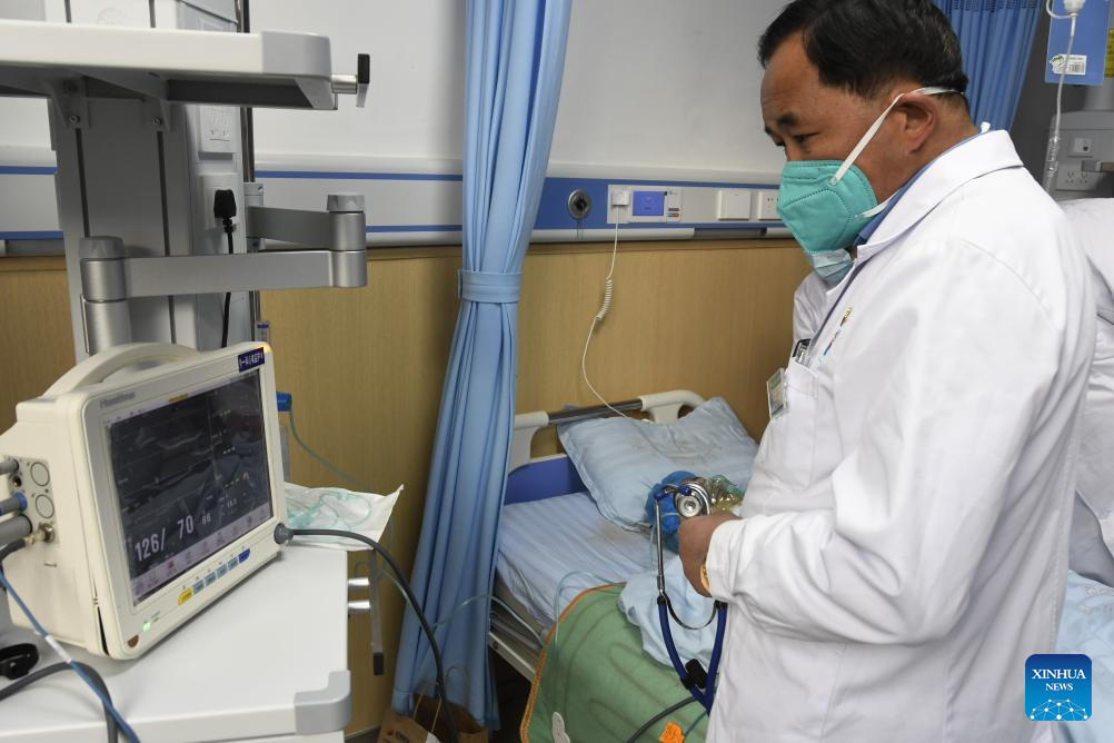 People injured in earthquake get treatment in Gansu