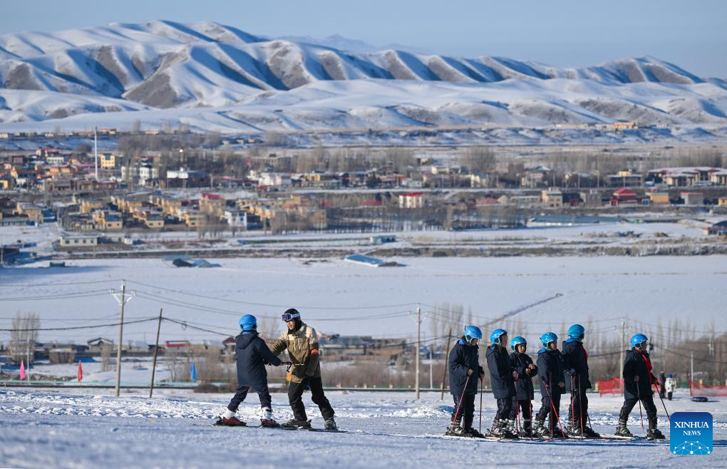 Xinjiang's Urumqi City ramps up efforts to promote winter sports among different schools