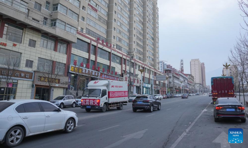 This photo shows a main road in Jishishan County, northwest China's Gansu Province, Dec. 23, 2023. After a 6.2-magnitude earthquake hit Gansu Province late Monday, all-out rescue and relief work has been underway to restore the daily life and production of local people. The supply of daily necessities has resumed gradually and the local market has regained its order. (Xinhua/Chen Bin)