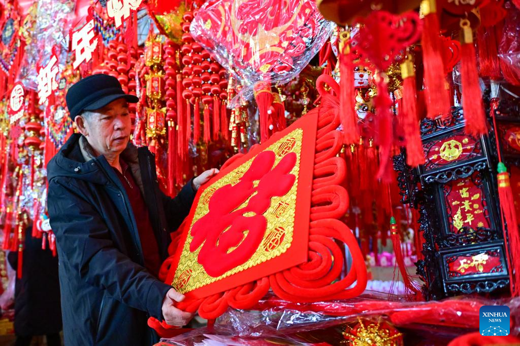 In pics: fair in preparation for upcoming Spring Festival in Xinjiang