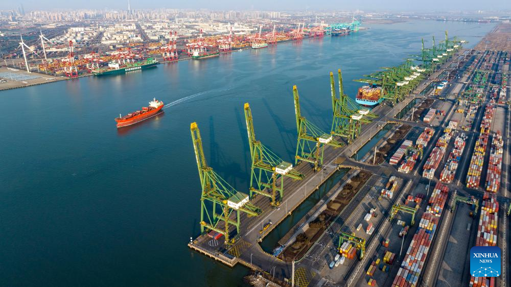 Tianjin Port builds high
