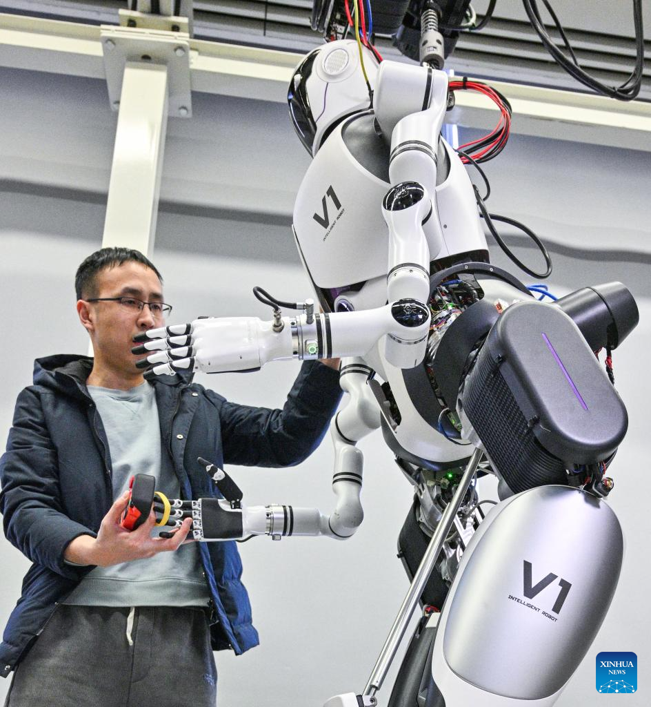 Humanoid robots make public debut in Beijing