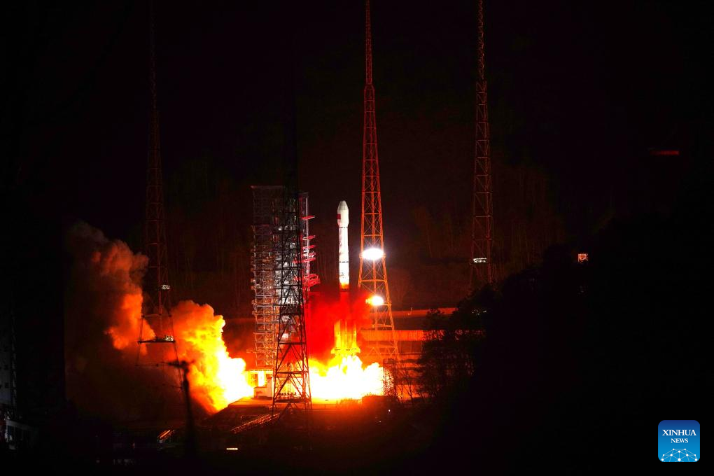 China launches high-orbit internet services satellite