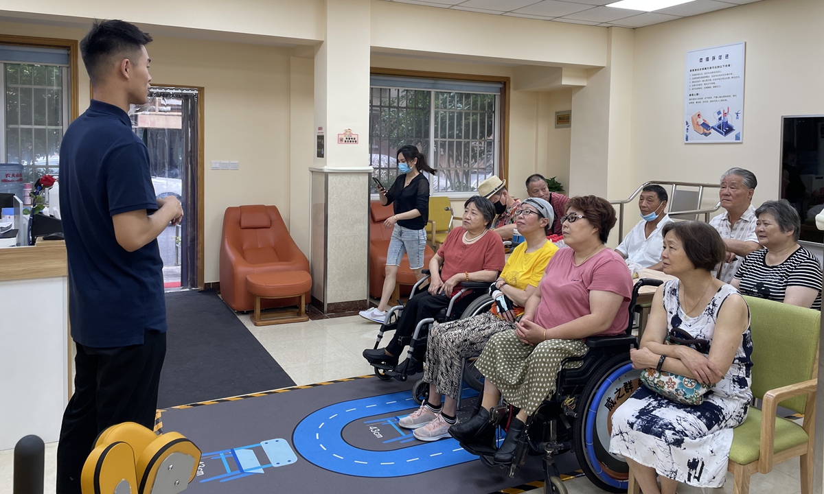Zhang Mingkai gives a health and fitness lecture for residents with disability at a fitness center at Changqiao subdistrict in Shanghai. Photo: Courtesy of Zhang Mingkai 