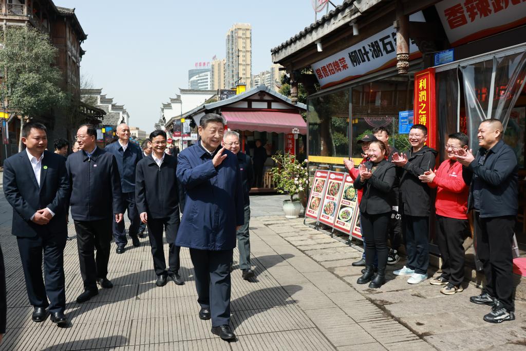 Xi inspects Changde in central China's Hunan Province