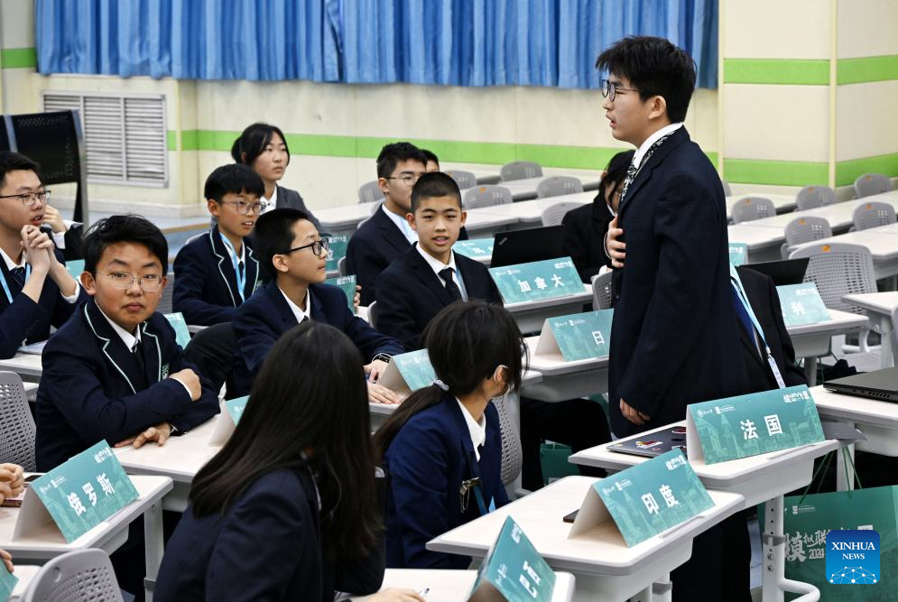 Middle school students participate in Model UN conference in Qingdao