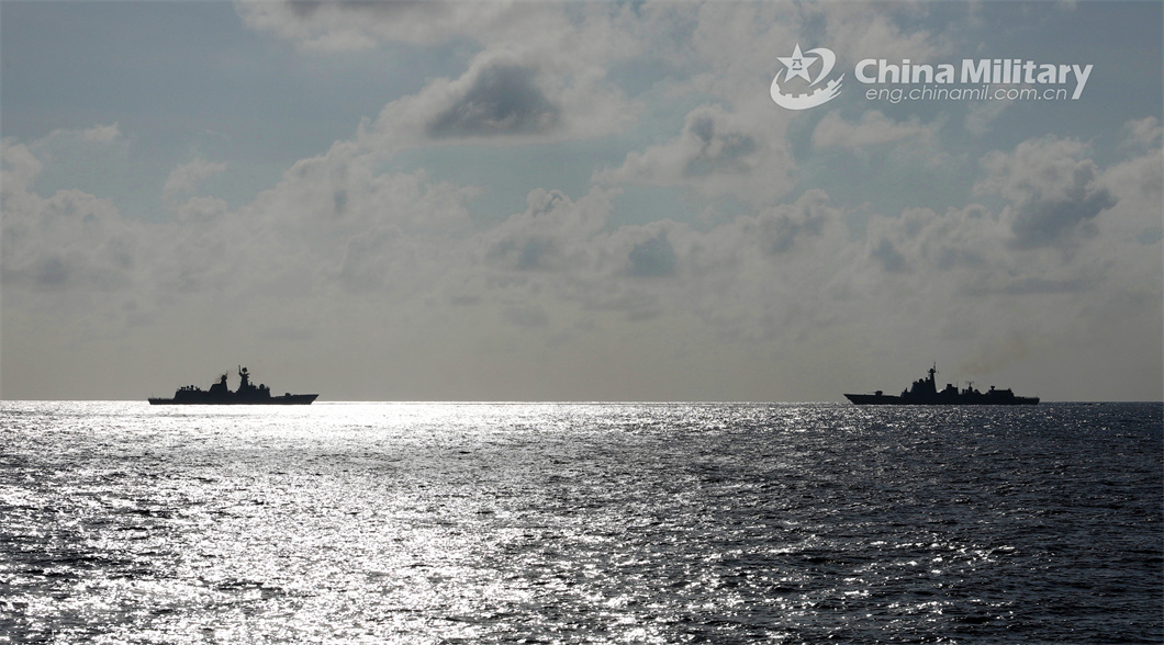 Warships engage in comprehensive training